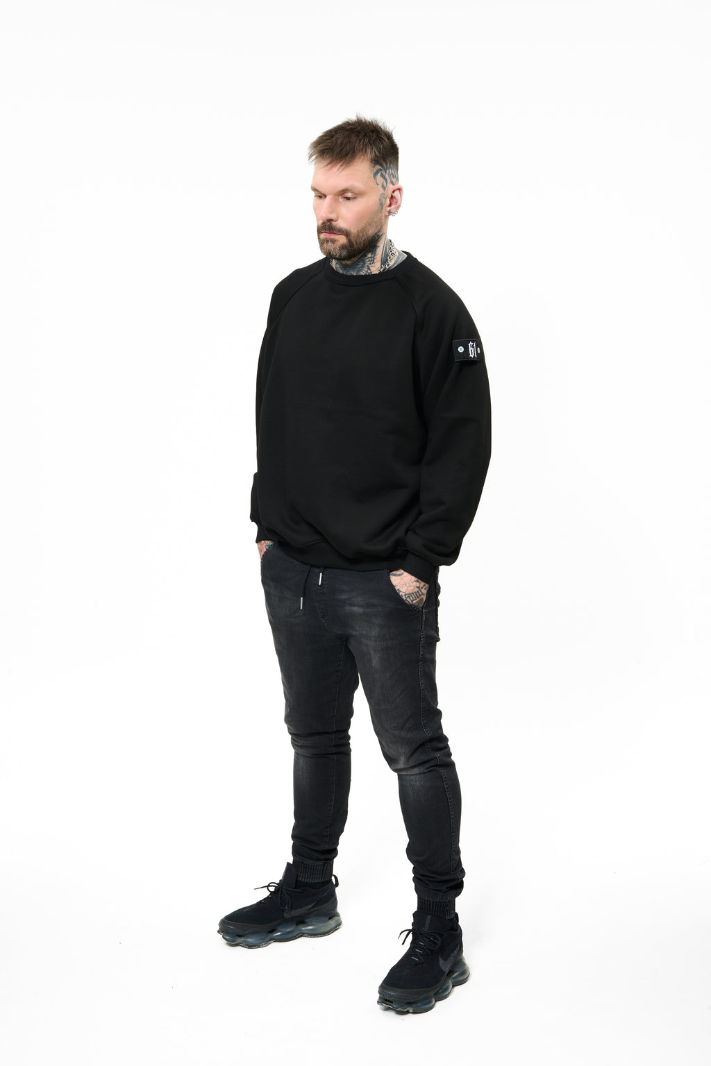sweatshirt model 01