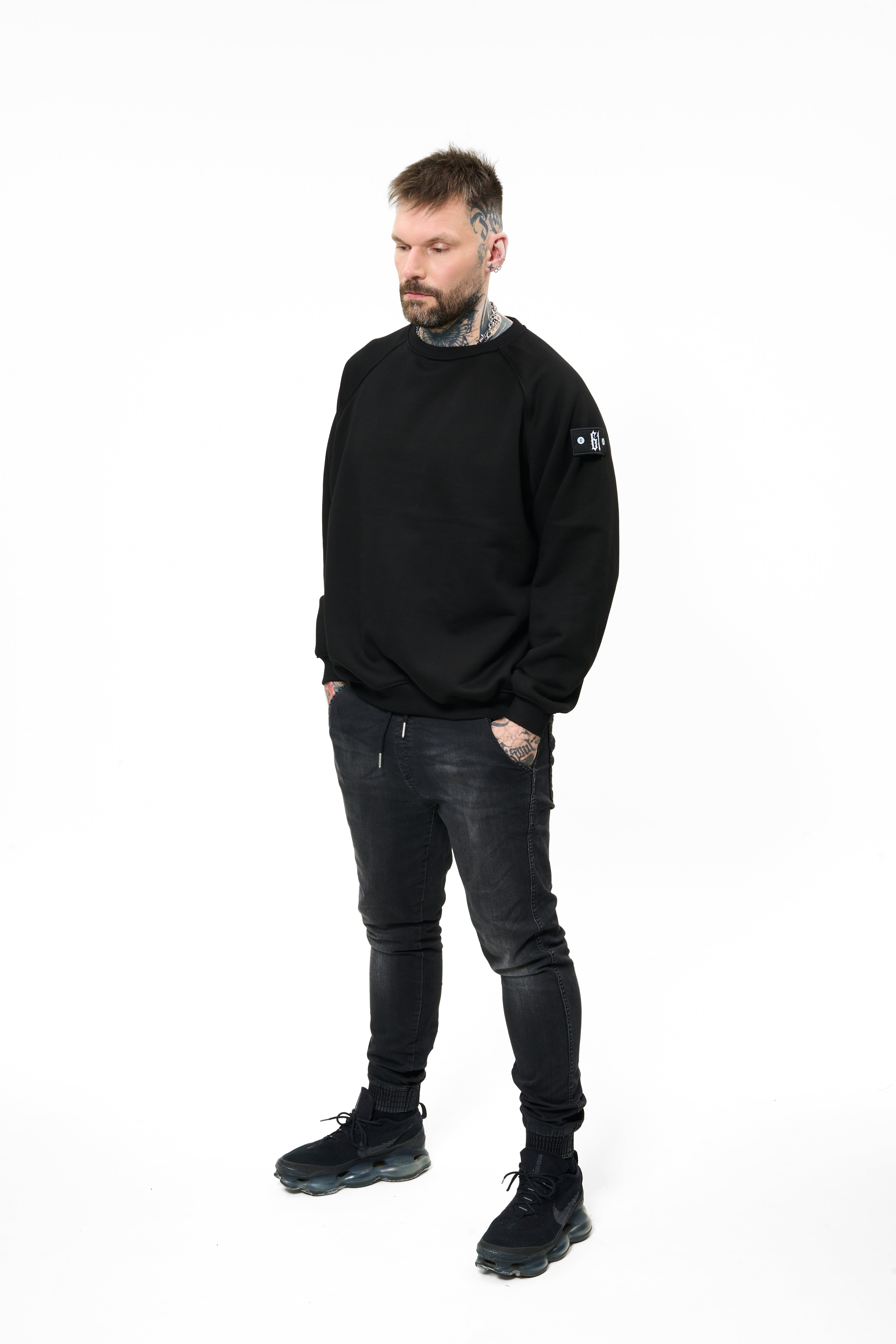 sweatshirt model 01
