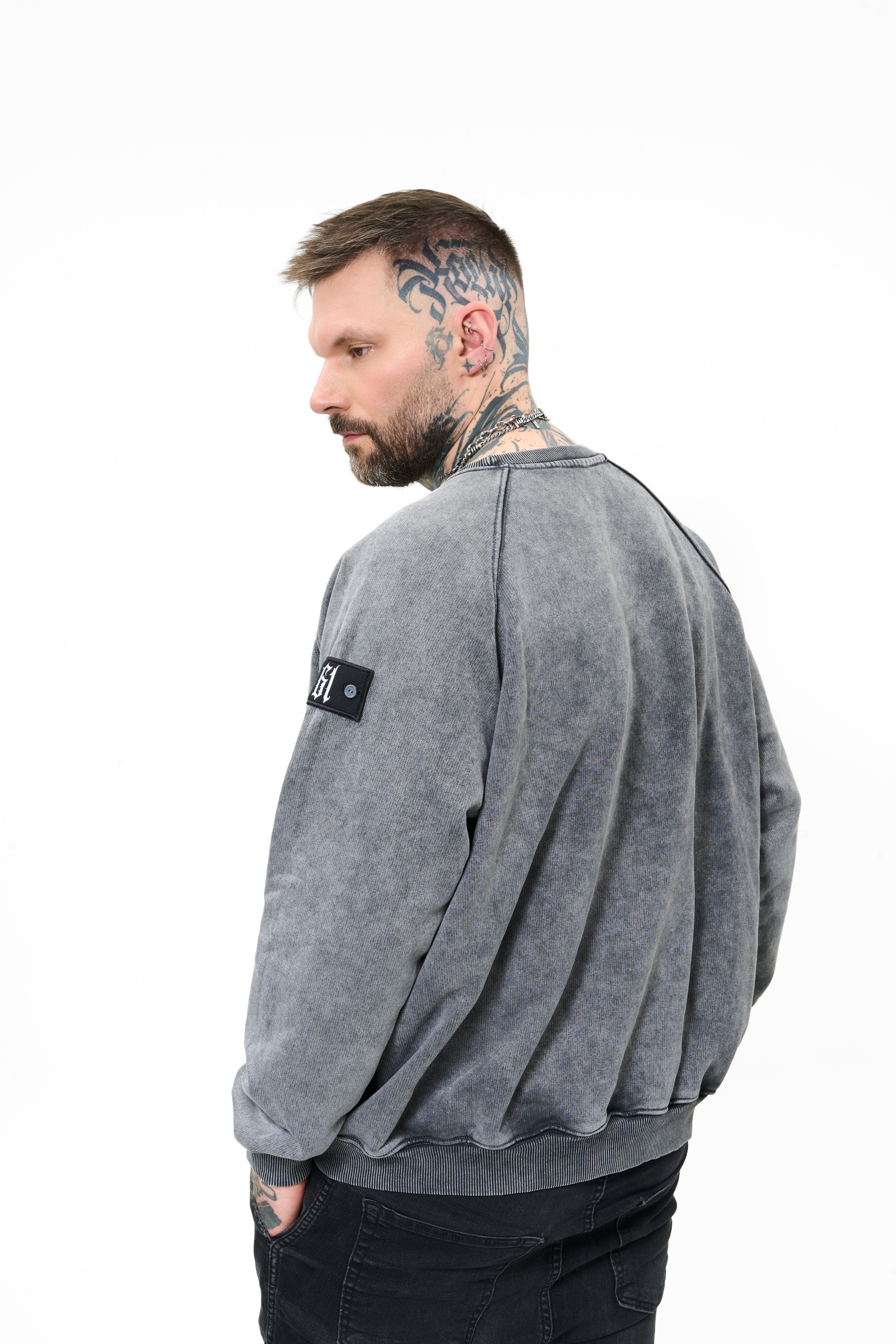 sweatshirt model 01