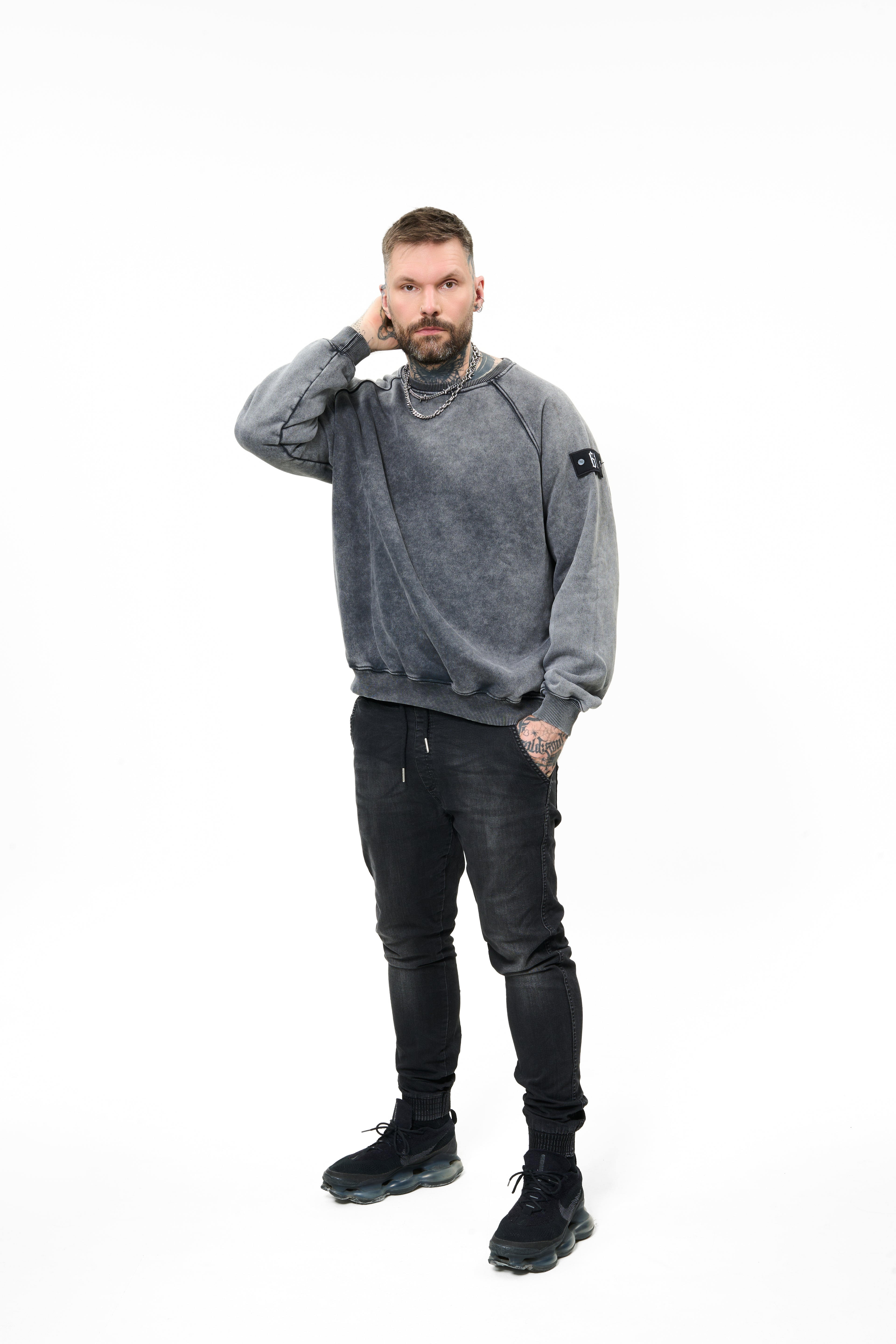 sweatshirt model 01