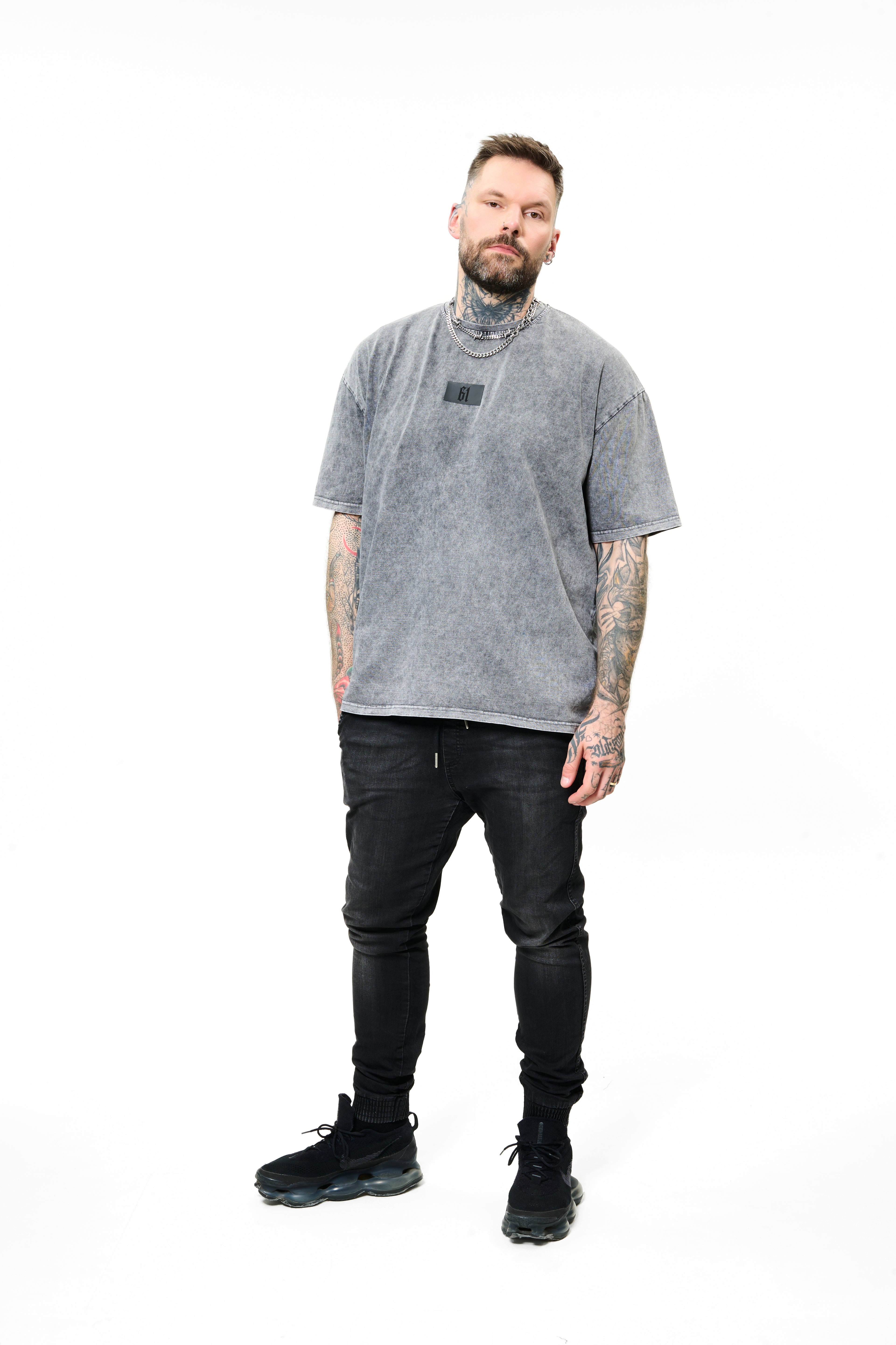 t-shirt model 02