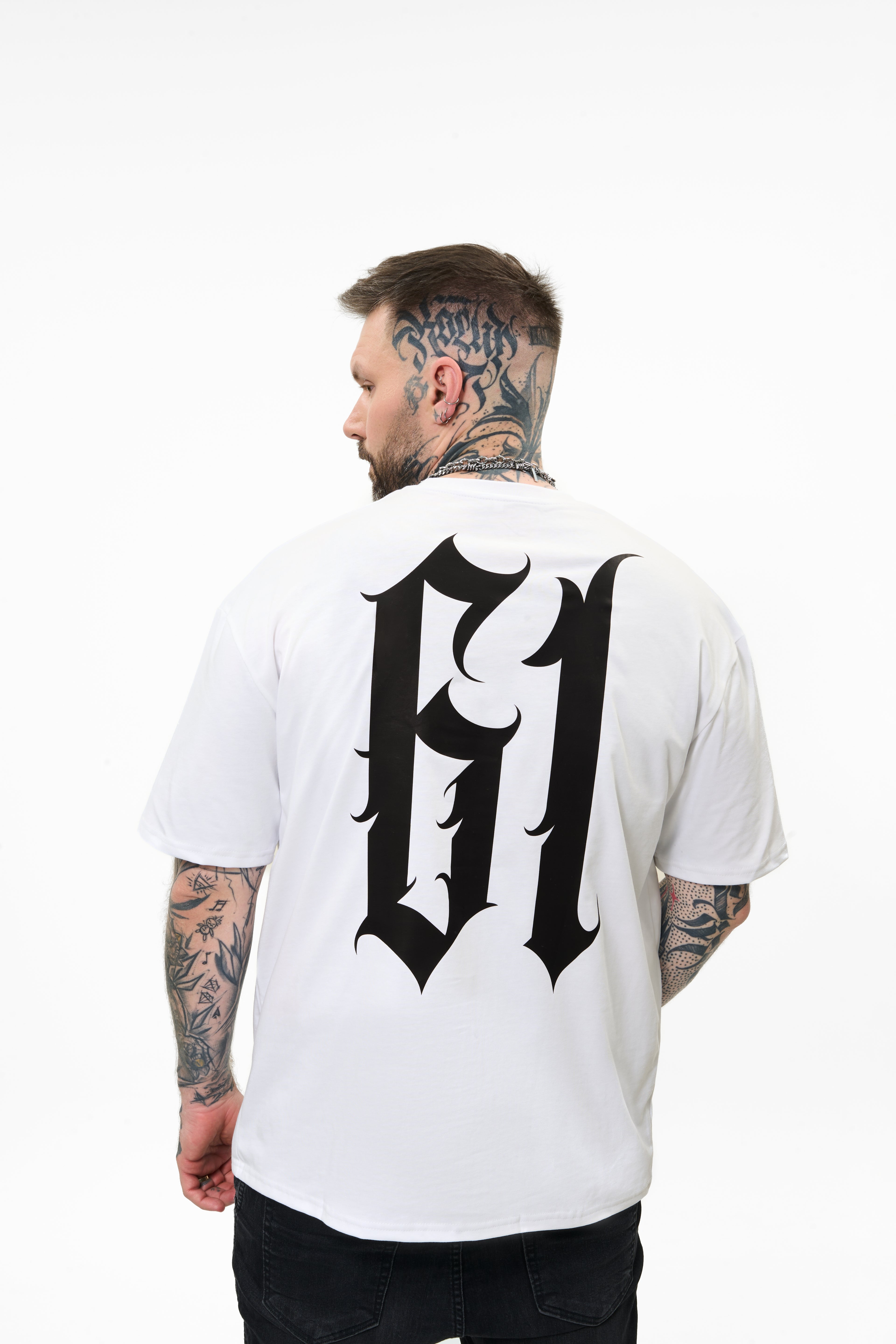 t-shirt model 05