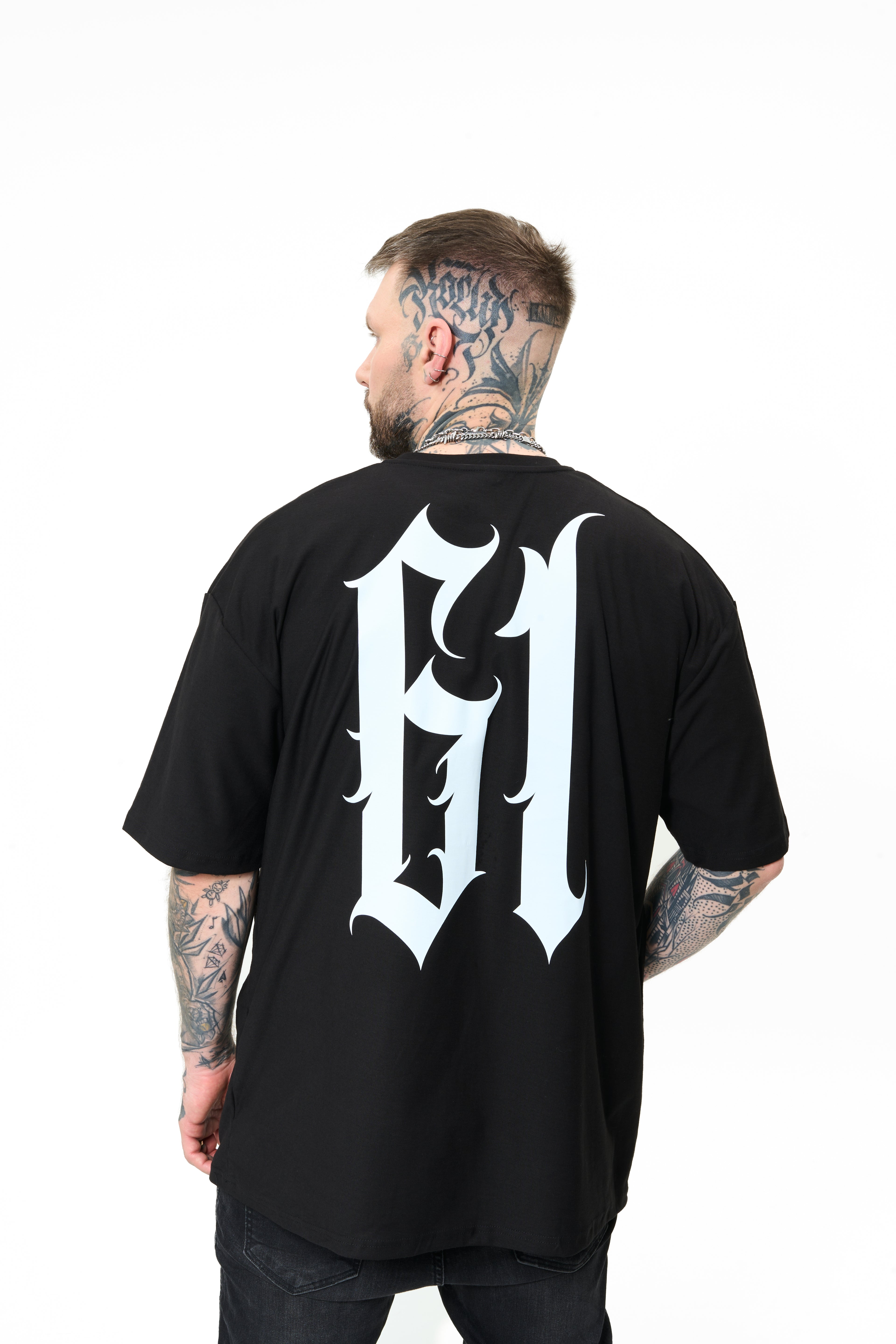 t-shirt model 05